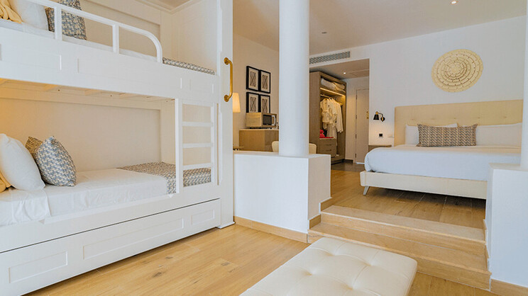 Family Club Junior Suite Swimout